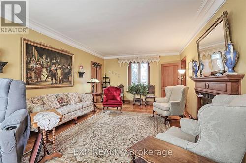 2470 Jarvis Street, Mississauga, ON - Indoor Photo Showing Living Room