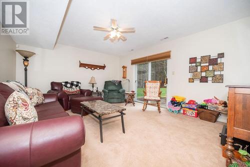 6 Derek Drive, Petawawa, ON - Indoor Photo Showing Living Room