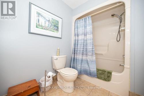 6 Derek Drive, Petawawa (520 - Petawawa), ON - Indoor Photo Showing Bathroom