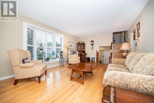 6 Derek Drive, Petawawa, ON - Indoor Photo Showing Living Room