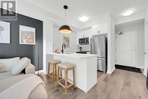 141 - 5055 Greenlane Road, Lincoln, ON - Indoor Photo Showing Kitchen With Stainless Steel Kitchen