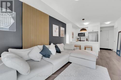 141 - 5055 Greenlane Road, Lincoln, ON - Indoor Photo Showing Living Room