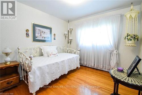 79 Kilgour Avenue, Welland, ON - Indoor Photo Showing Bedroom