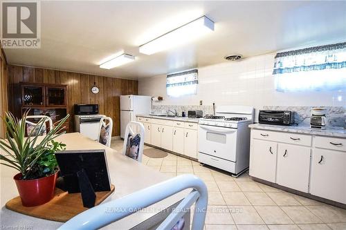 79 Kilgour Avenue, Welland, ON - Indoor Photo Showing Kitchen