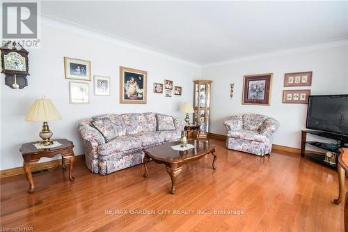 79 Kilgour Avenue, Welland, ON - Indoor Photo Showing Living Room