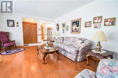 79 Kilgour Avenue, Welland, ON - Indoor Photo Showing Living Room