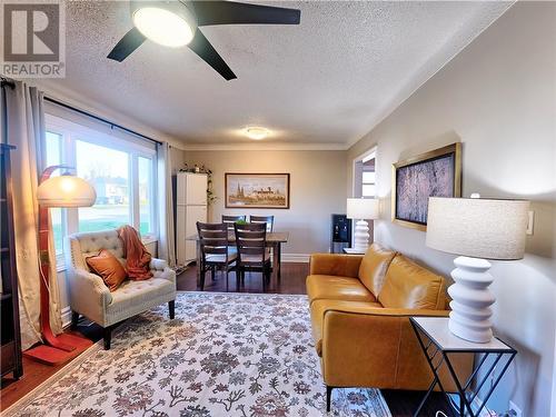 935 Churchill Avenue, Greater Sudbury, ON - Indoor Photo Showing Living Room