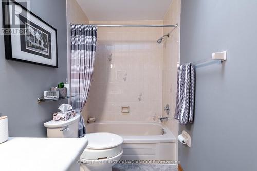 66 Nanette Crescent, London, ON - Indoor Photo Showing Bathroom