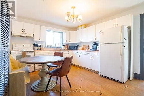 231 Mellanby Avenue, Port Colborne (877 - Main Street), ON - Indoor Photo Showing Kitchen With Double Sink