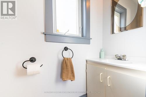 231 Mellanby Avenue, Port Colborne (877 - Main Street), ON - Indoor Photo Showing Bathroom