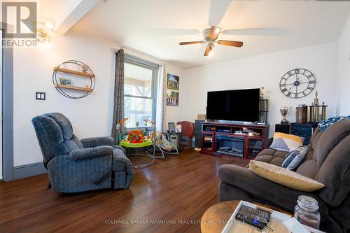 231 Mellanby Avenue, Port Colborne (877 - Main Street), ON - Indoor Photo Showing Living Room