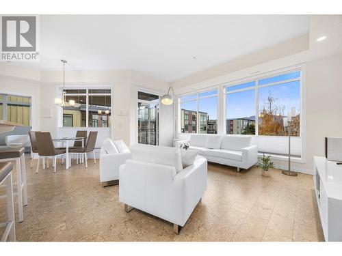 1933 Ambrosi Road Unit# 308, Kelowna, BC - Indoor Photo Showing Living Room