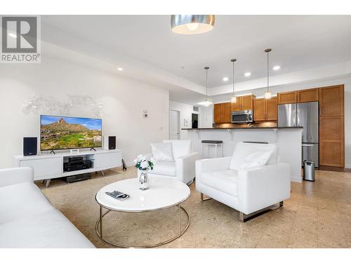 1933 Ambrosi Road Unit# 308, Kelowna, BC - Indoor Photo Showing Living Room