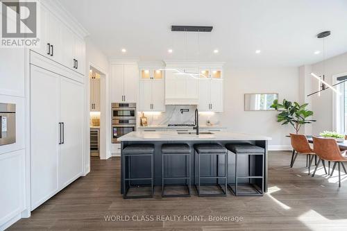 560 Woodview Road, Burlington, ON - Indoor Photo Showing Kitchen With Upgraded Kitchen