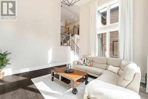 560 Woodview Road, Burlington, ON - Indoor Photo Showing Living Room