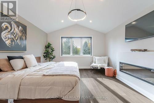 560 Woodview Road, Burlington, ON - Indoor Photo Showing Bedroom