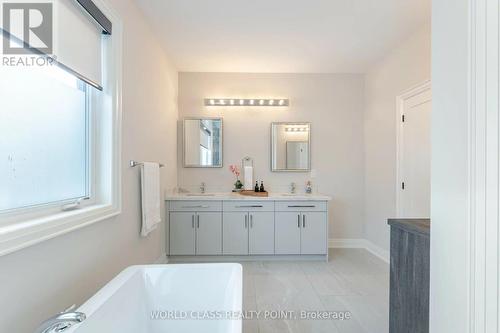 560 Woodview Road, Burlington, ON - Indoor Photo Showing Bathroom