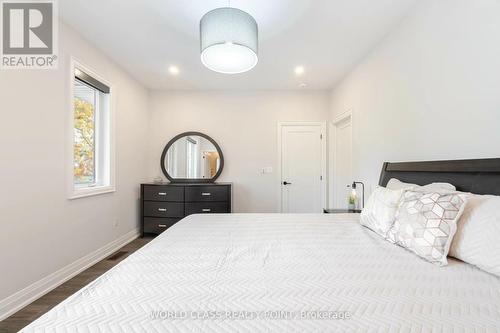 560 Woodview Road, Burlington, ON - Indoor Photo Showing Bedroom