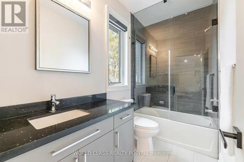 560 Woodview Road, Burlington, ON - Indoor Photo Showing Bathroom