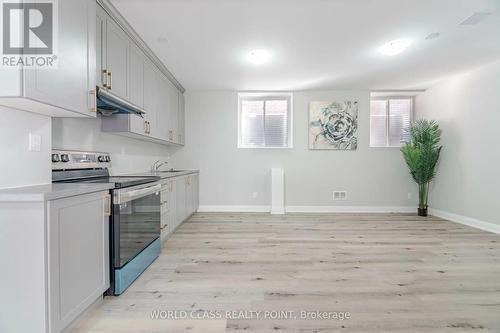 560 Woodview Road, Burlington, ON - Indoor Photo Showing Kitchen