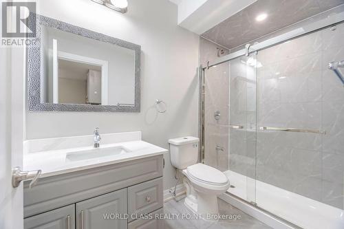 560 Woodview Road, Burlington, ON - Indoor Photo Showing Bathroom