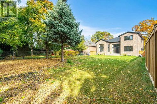 560 Woodview Road, Burlington, ON - Outdoor