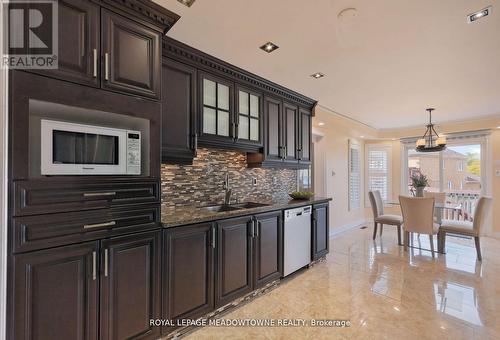 2857 Termini Terrace, Mississauga, ON - Indoor Photo Showing Kitchen With Double Sink