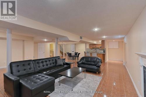 2857 Termini Terrace, Mississauga, ON - Indoor Photo Showing Living Room