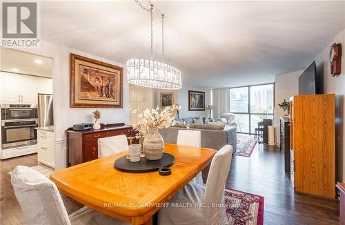 610 - 1230 Marlborough Court, Oakville, ON - Indoor Photo Showing Dining Room