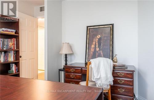 610 - 1230 Marlborough Court, Oakville, ON - Indoor Photo Showing Bedroom