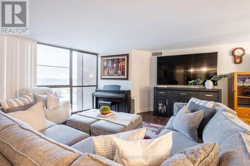 610 - 1230 Marlborough Court, Oakville, ON - Indoor Photo Showing Living Room