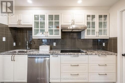 610 - 1230 Marlborough Court, Oakville, ON - Indoor Photo Showing Kitchen With Upgraded Kitchen