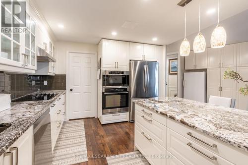 610 - 1230 Marlborough Court, Oakville, ON - Indoor Photo Showing Kitchen With Stainless Steel Kitchen With Upgraded Kitchen