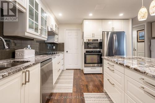 610 - 1230 Marlborough Court, Oakville, ON - Indoor Photo Showing Kitchen With Stainless Steel Kitchen With Upgraded Kitchen