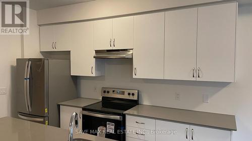 712 - 585 Colborne Street E, Brantford, ON - Indoor Photo Showing Kitchen