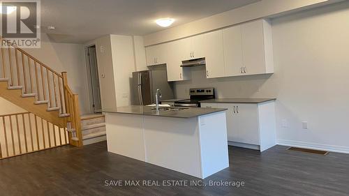 712 - 585 Colborne Street E, Brantford, ON - Indoor Photo Showing Kitchen