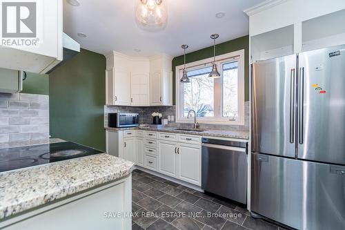 1163 Algonquin Boulevard, Peterborough, ON - Indoor Photo Showing Kitchen With Upgraded Kitchen