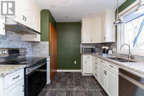 1163 Algonquin Boulevard, Peterborough, ON - Indoor Photo Showing Kitchen With Double Sink