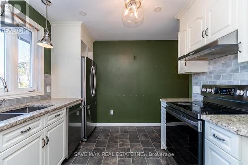 1163 Algonquin Boulevard, Peterborough, ON - Indoor Photo Showing Kitchen