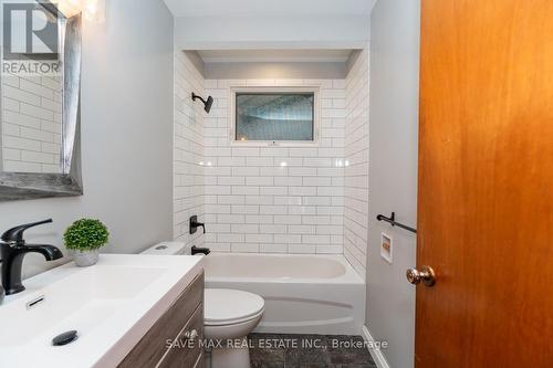 1163 Algonquin Boulevard, Peterborough, ON - Indoor Photo Showing Bathroom