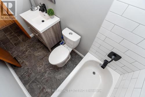 1163 Algonquin Boulevard, Peterborough, ON - Indoor Photo Showing Bathroom