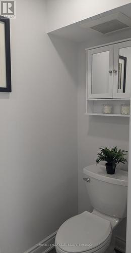 590 Woodward Avenue, Hamilton, ON - Indoor Photo Showing Bathroom