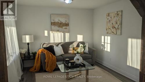 590 Woodward Avenue, Hamilton, ON - Indoor Photo Showing Living Room