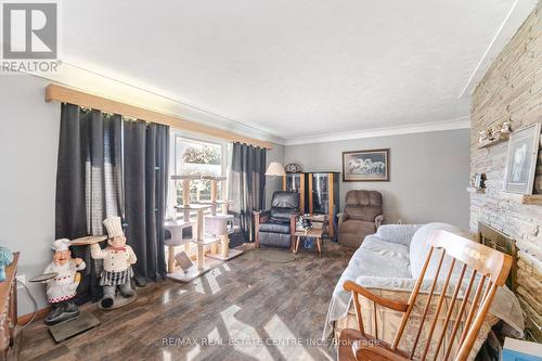 53 Cherry Street, Norfolk, ON - Indoor Photo Showing Living Room