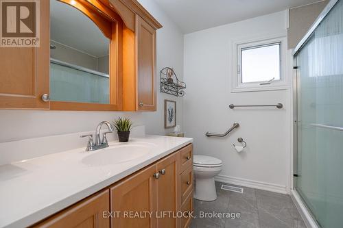 364 Cochrane Court, Scugog (Port Perry), ON - Indoor Photo Showing Bathroom