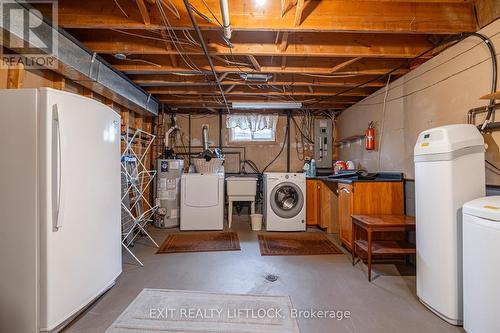 364 Cochrane Court, Scugog (Port Perry), ON - Indoor Photo Showing Laundry Room