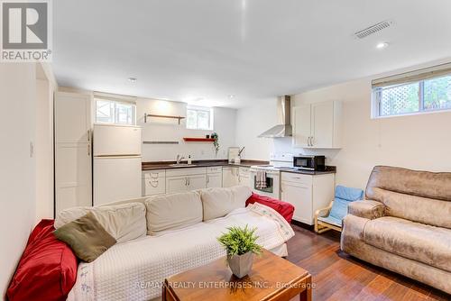 108 Corby Crescent, Brampton, ON - Indoor Photo Showing Living Room