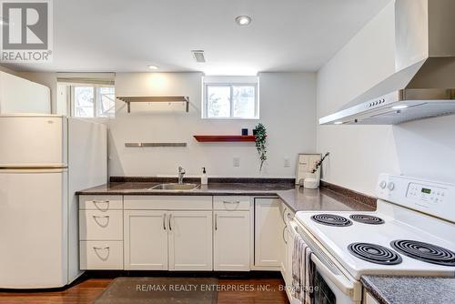 108 Corby Crescent, Brampton, ON - Indoor Photo Showing Kitchen