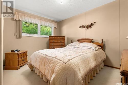 30 Hammond Road, Regina, SK - Indoor Photo Showing Bedroom