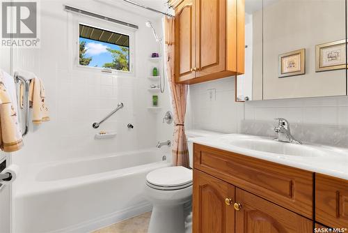 30 Hammond Road, Regina, SK - Indoor Photo Showing Bathroom